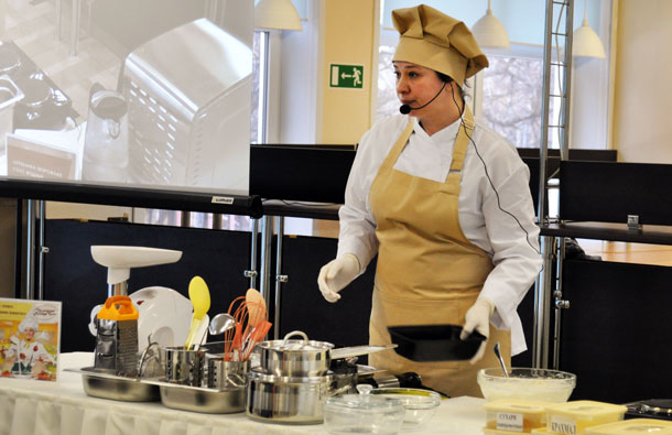 «Готовим вместе»: кулинарные мастер-классы в столичных школах пришлись по душе родителям и детям